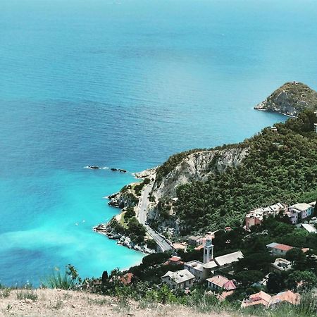 Villa Gio - Terrazza Nel Blu แบร์เจจจี ภายนอก รูปภาพ