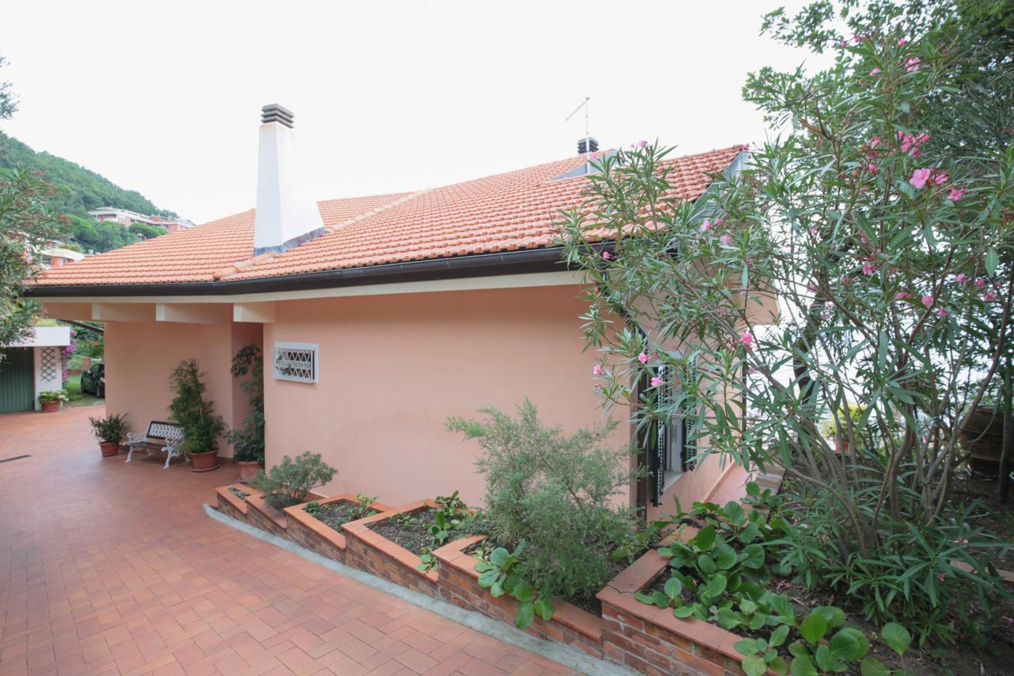 Villa Gio - Terrazza Nel Blu แบร์เจจจี ภายนอก รูปภาพ