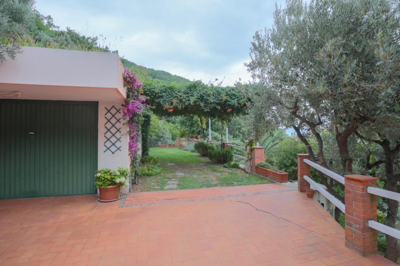 Villa Gio - Terrazza Nel Blu แบร์เจจจี ภายนอก รูปภาพ