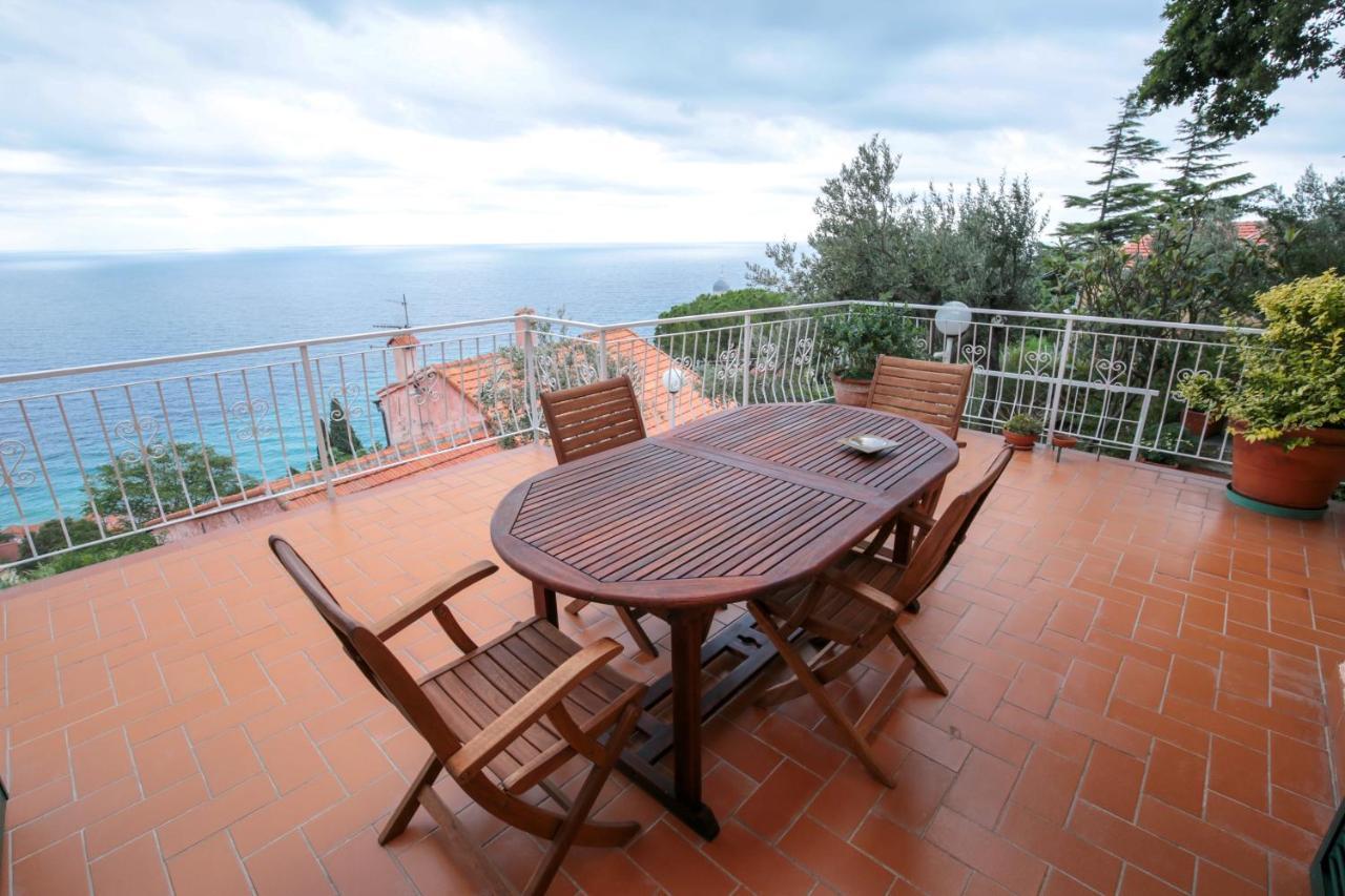 Villa Gio - Terrazza Nel Blu แบร์เจจจี ภายนอก รูปภาพ