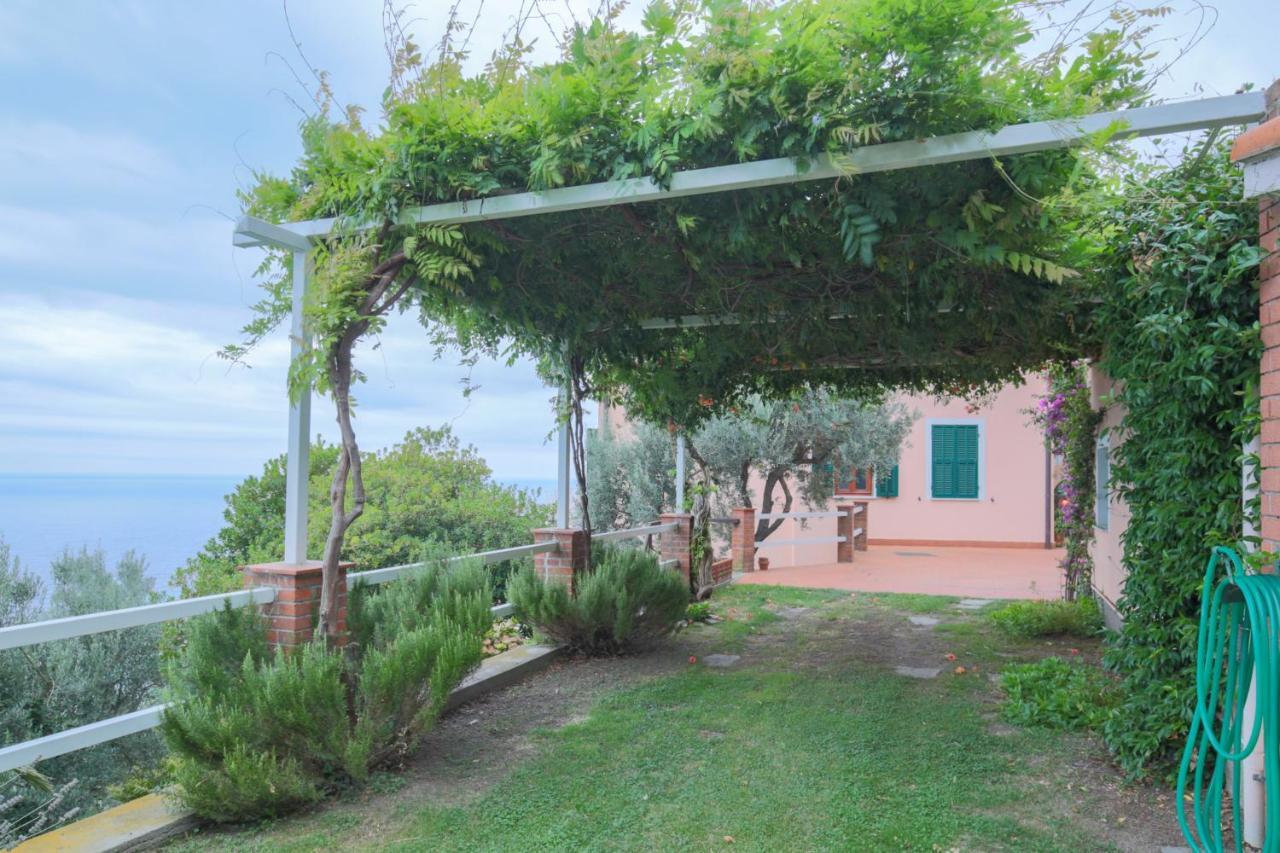 Villa Gio - Terrazza Nel Blu แบร์เจจจี ภายนอก รูปภาพ