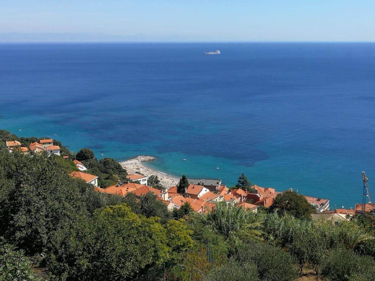 Villa Gio - Terrazza Nel Blu แบร์เจจจี ภายนอก รูปภาพ