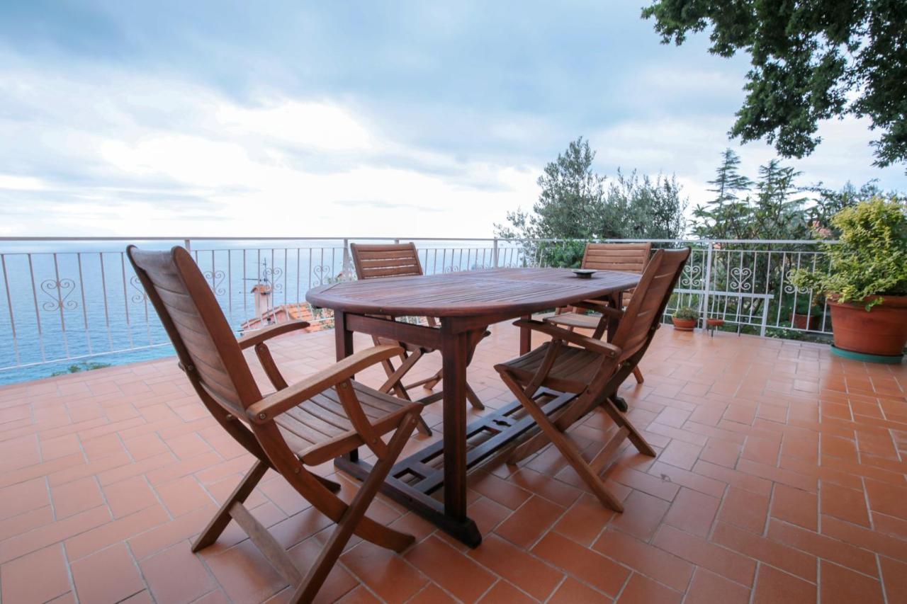 Villa Gio - Terrazza Nel Blu แบร์เจจจี ภายนอก รูปภาพ